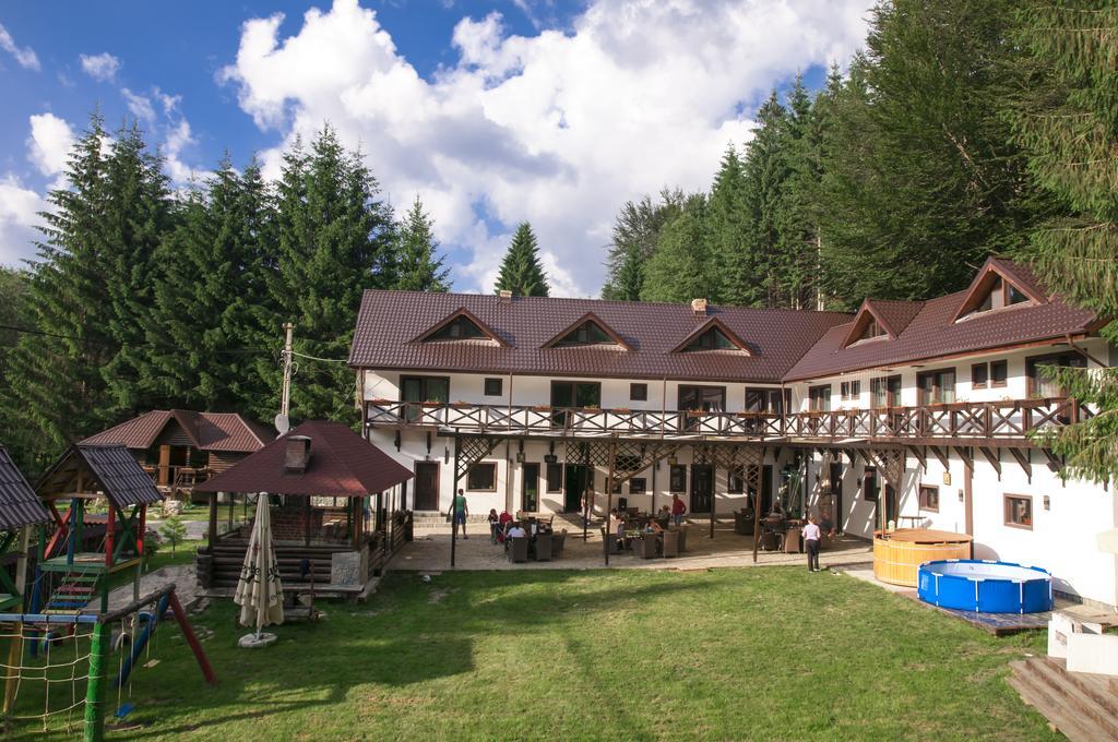 Conacul Dascalu Hotel Trăisteni Exterior foto